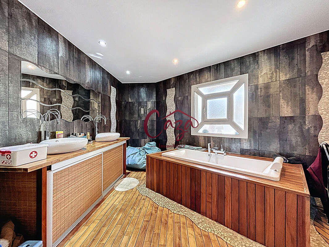 Maison à FARGUES-SAINT-HILAIRE