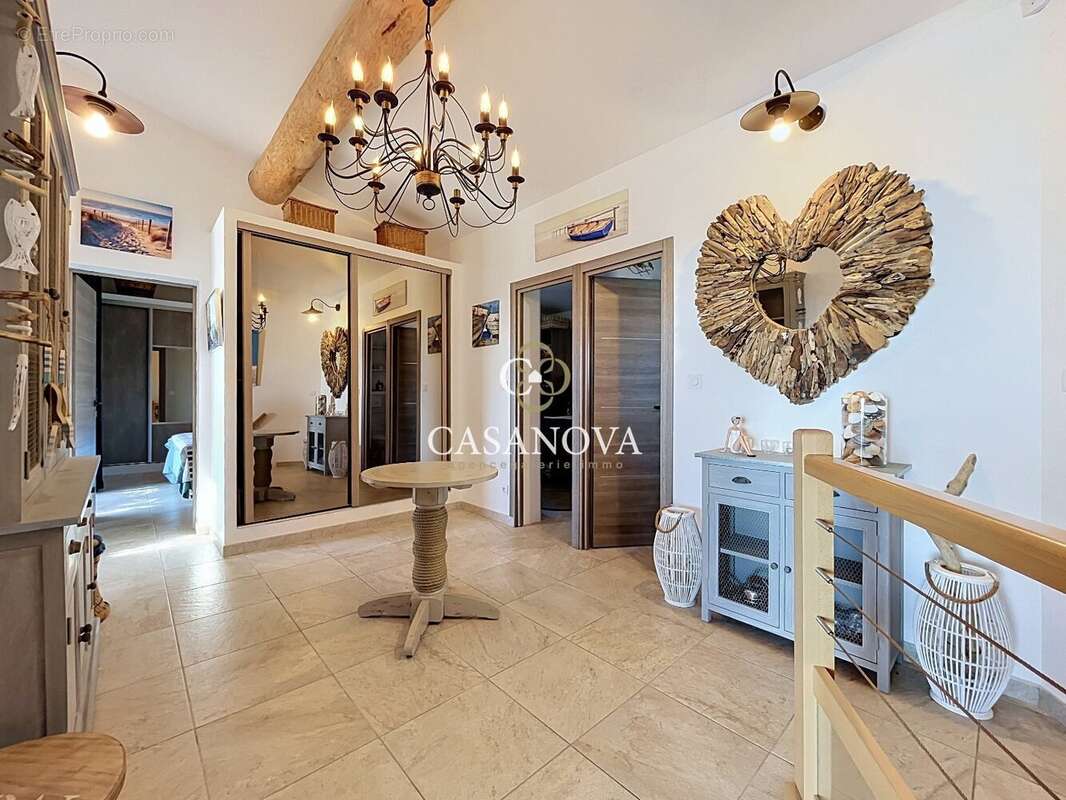 Villa avec vue mer à vendre à Marseillan Plage  Maison 5 chambres avec rooftop, garage, parkings et plages à pied - photo 5
