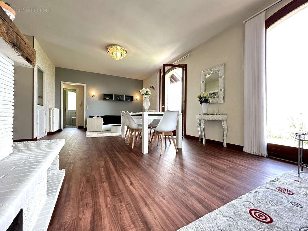 Maison 220 m² à Chateaugay  - photo 9