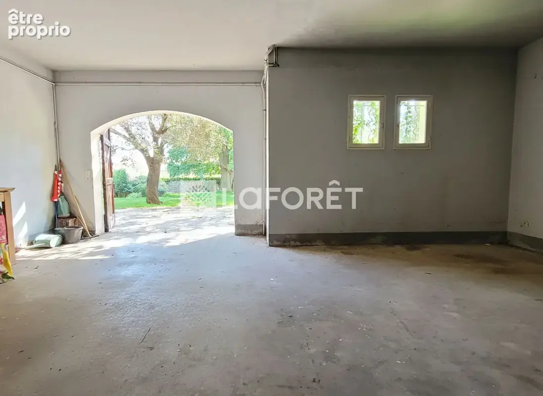 CUERS : Maison 7 Pièces implantée sur un parc paysager de 1.000 m². - photo 10