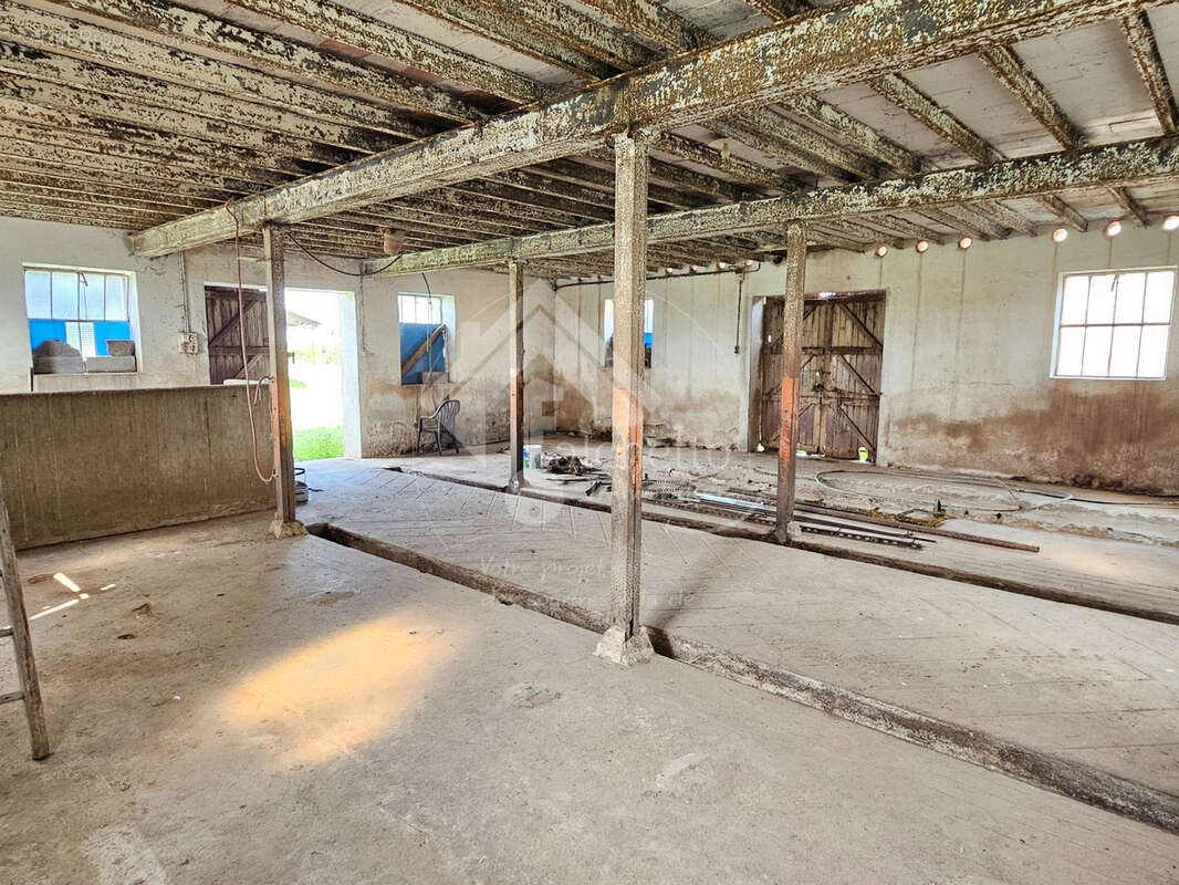 Maison à MONTAIGU-LE-BLIN