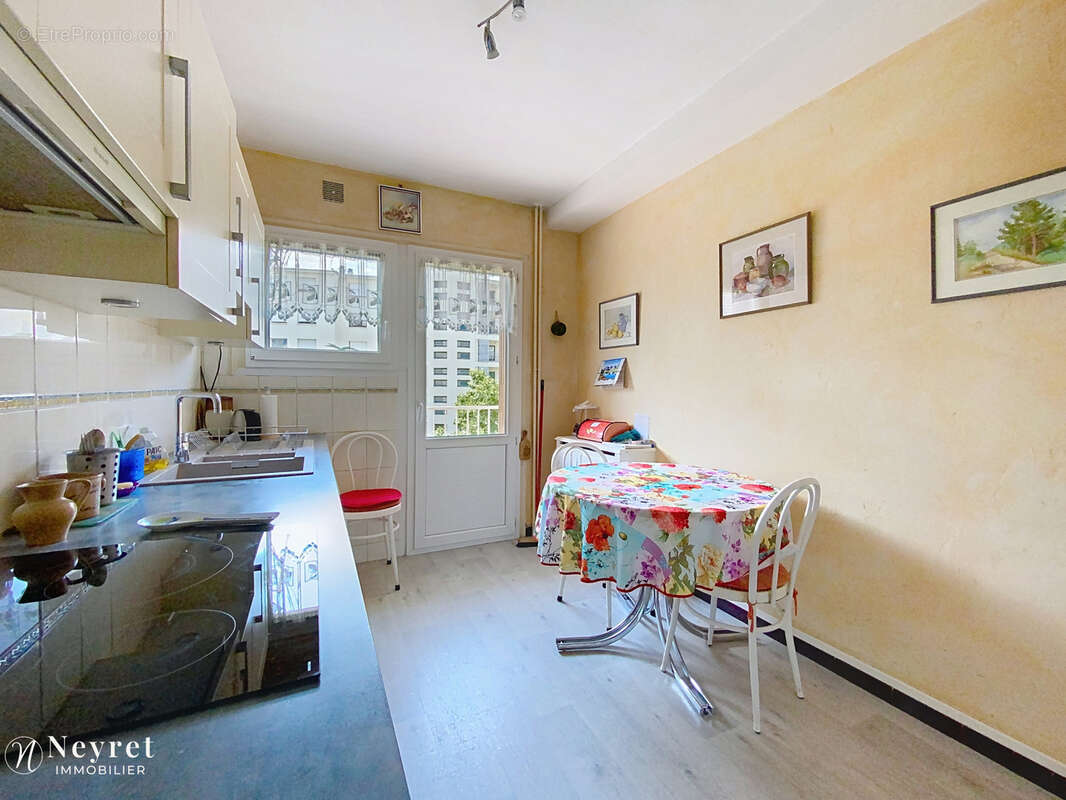 Appartement à SAINT-ETIENNE
