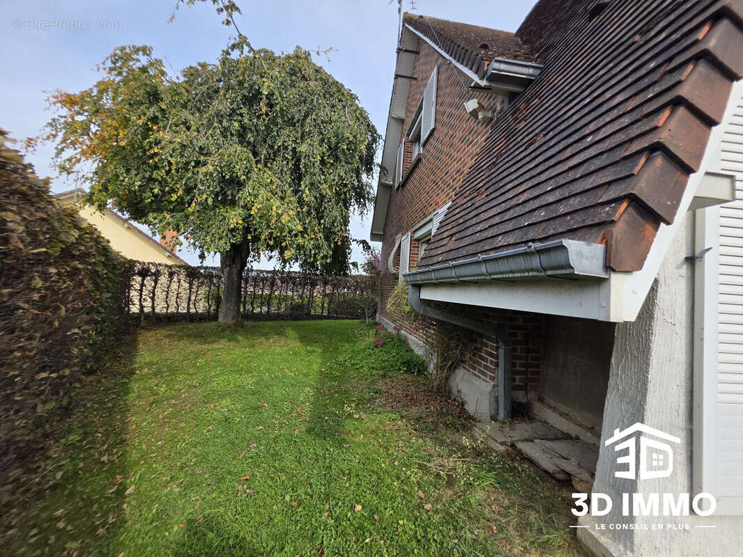 Maison à AVESNES-SUR-HELPE