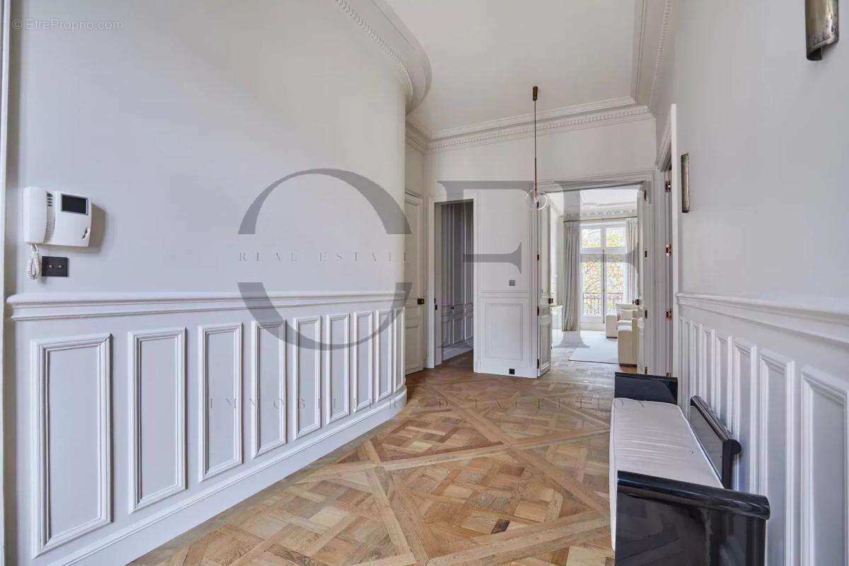 Appartement à PARIS-8E