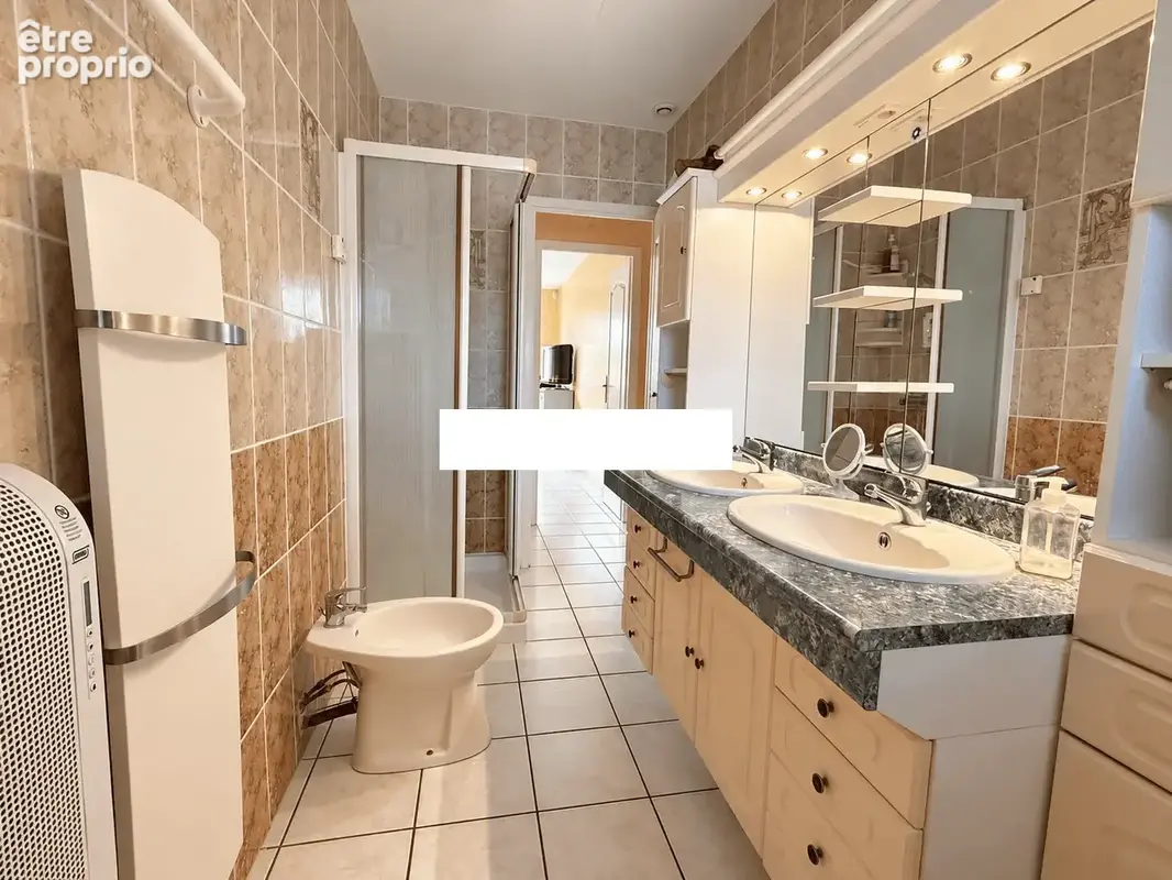 Maison 4 faces de plain-pied avec jardin, véranda et panneaux solaires - photo 12