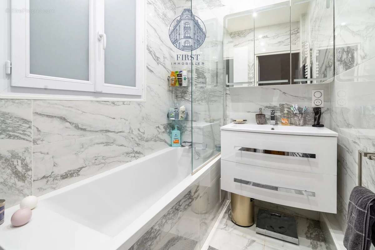 Appartement à PARIS-17E