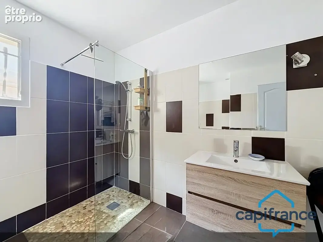 Maison plain-pied à vendre à Anduze – 3 chambres, piscine automatisée, garage, terrasse couverte, terrain 833 m² - photo 6