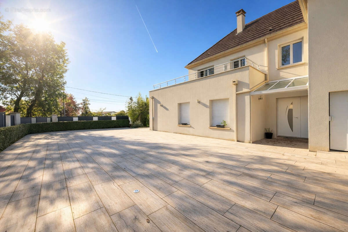 Maison à CRECY-LA-CHAPELLE