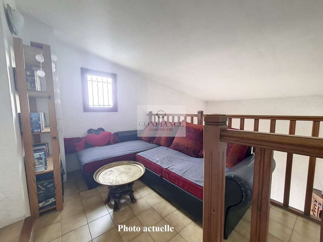 Appartement à CHATEAUNEUF-VILLEVIEILLE
