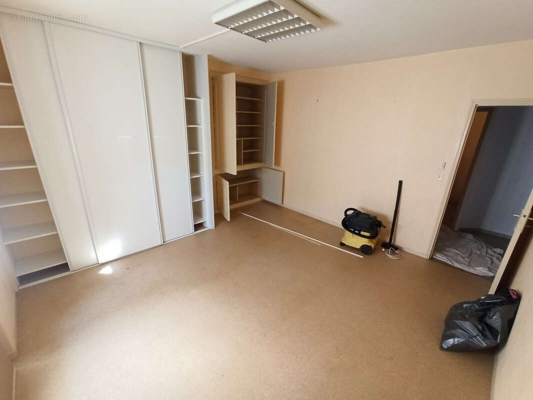 Commerce à AIXE-SUR-VIENNE