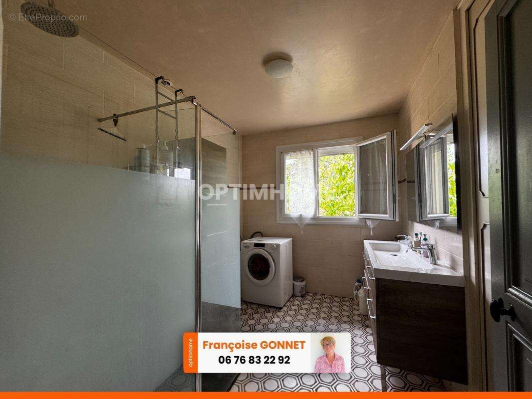Maison 215 m² - 5 chambres - Terrain 4 200 m² - Piscine - 257 000 € - SAINT PIERRE LES ETIEUX - 18200 - photo 9