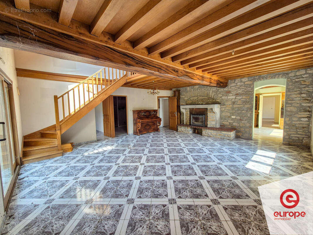 Ferme 10 pièces de 258m2 avec jardin et dépendances à Guillon-Terre-Plaine - photo 24