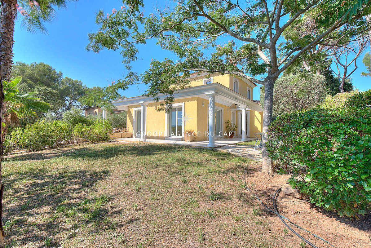 Villa néo-provençale 6 pièces à vendre à Saint Raphaël - Bas du Golf de Valescure - photo 2