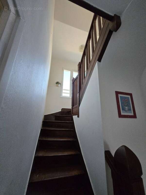 maison 137m² louée en 4 appartements 1800 euros HC - photo 3