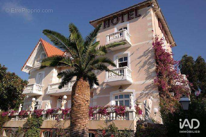 Photo 4 - Commerce à LA CROIX-VALMER