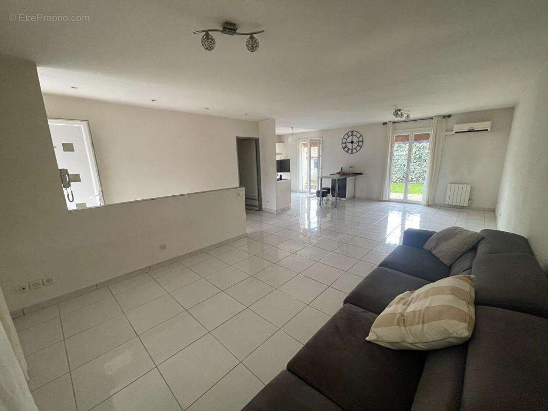 Maison à COURNONTERRAL