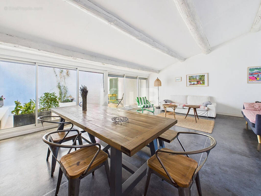 Appartement à MARSEILLE-6E