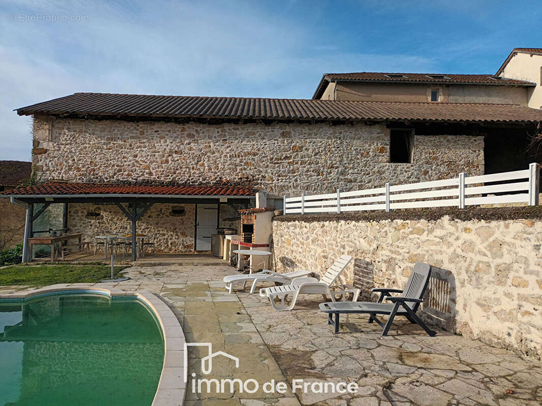 entre Maurs et Decazeville- Maison caractère avec dépendances. - photo 2