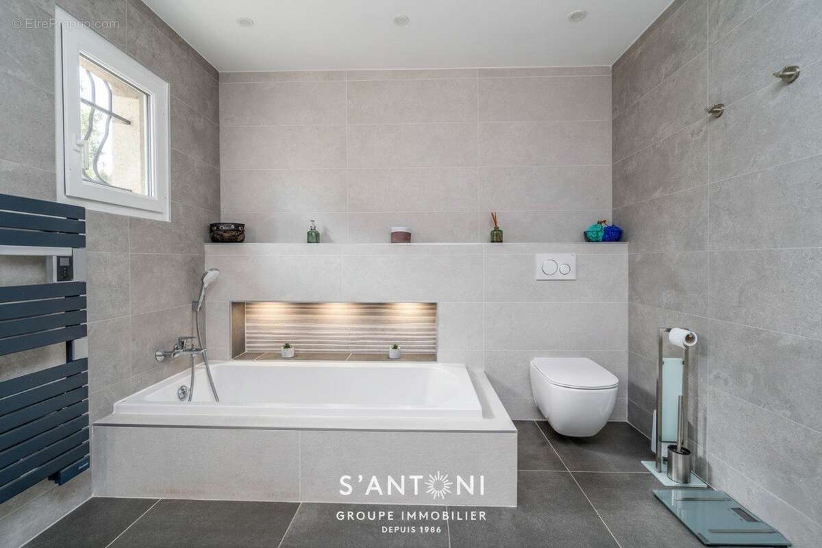 Maison à SAINT-THIBERY