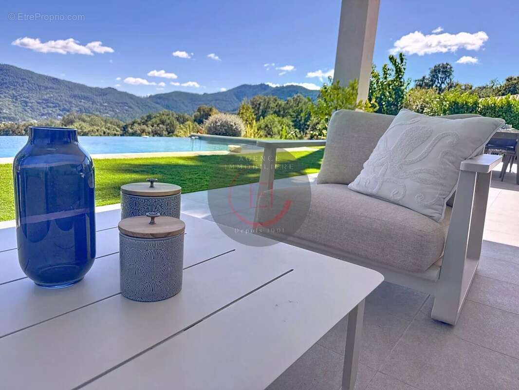 Maison à LES ADRETS-DE-L&#039;ESTEREL