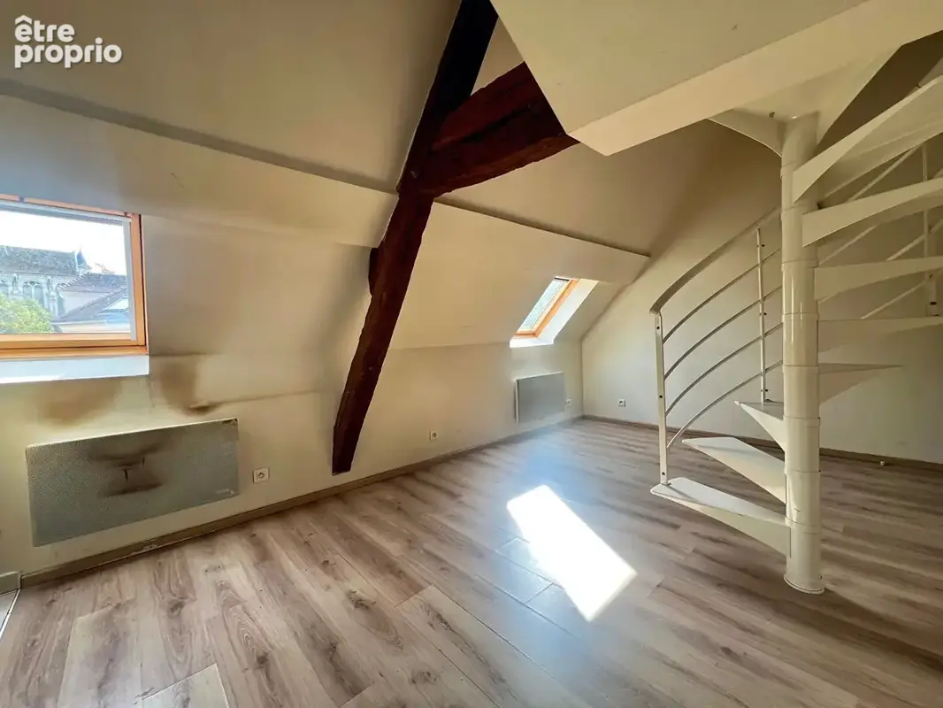 Appartement 2 pièces à vendre à Brie Comte Robert - Dernier étage avec parking extérieur - photo 4