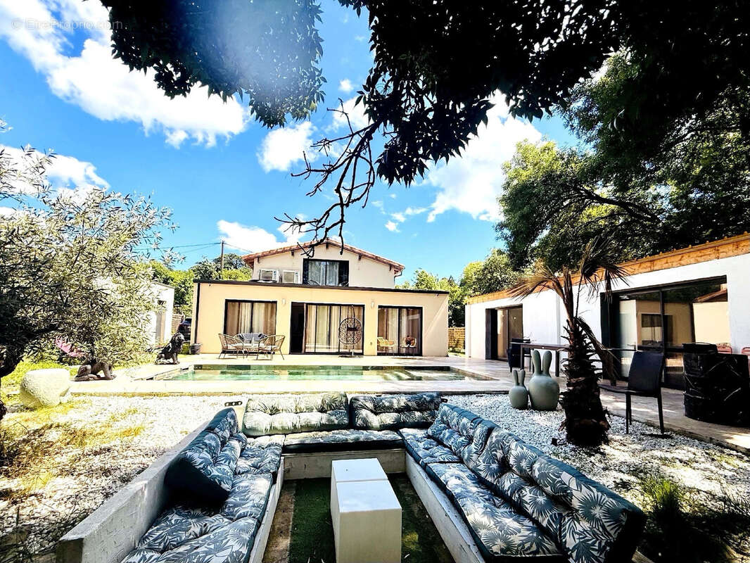 Maison à MONTAIGUT-SUR-SAVE