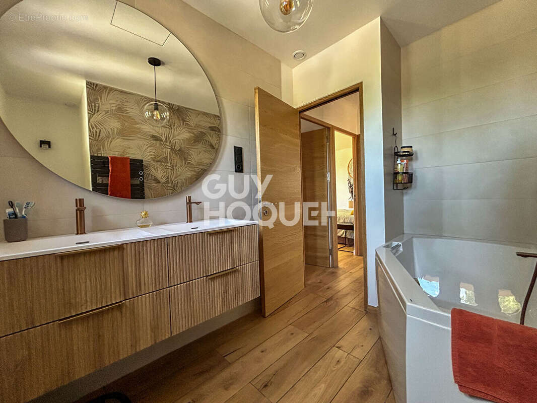 Maison à CHATEAUNEUF-DE-GADAGNE