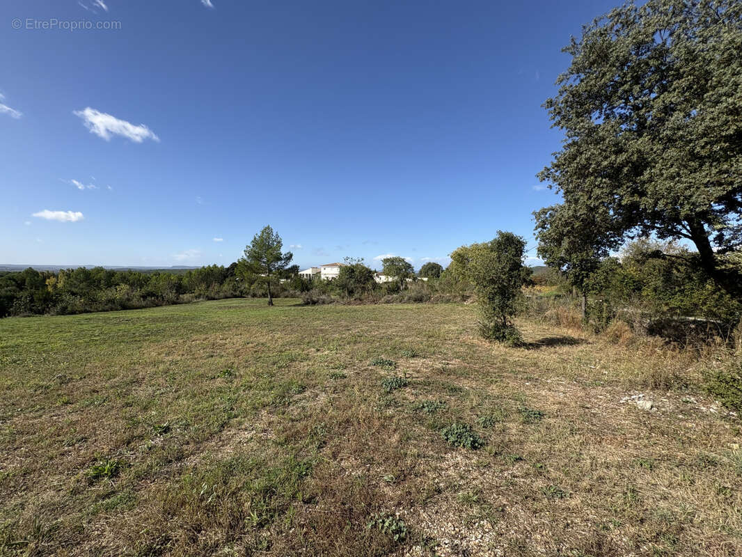 Terrain à CLARENSAC