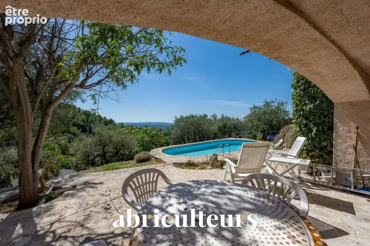 Maison familiale à fort potentiel de 150 m² – Vue panoramique – Piscine et jardin arboré – Seillans - photo 12