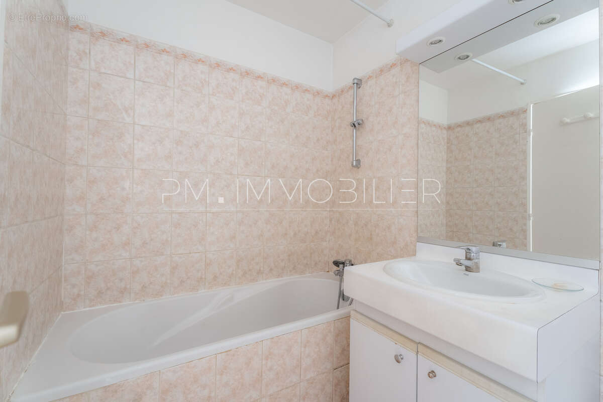Appartement à MARSEILLE-5E