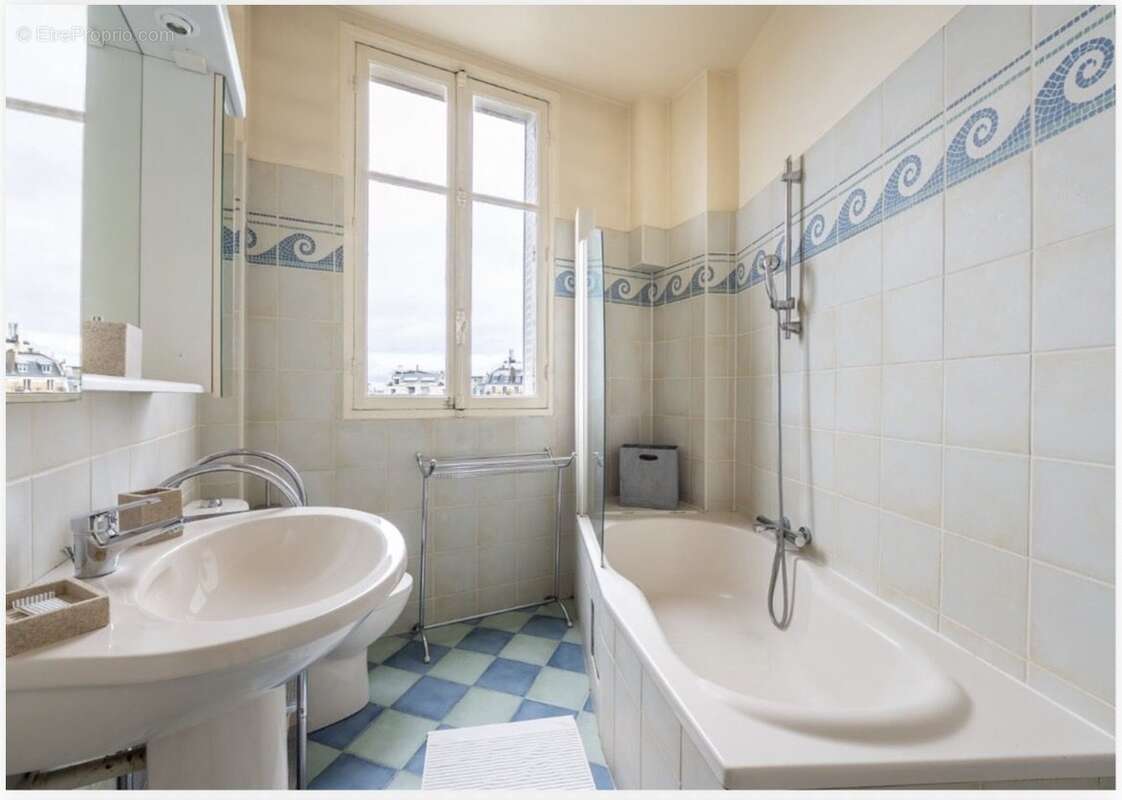 Appartement à PARIS-16E