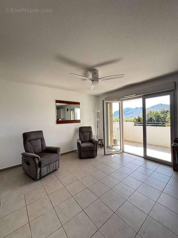 Appartement à LE MUY