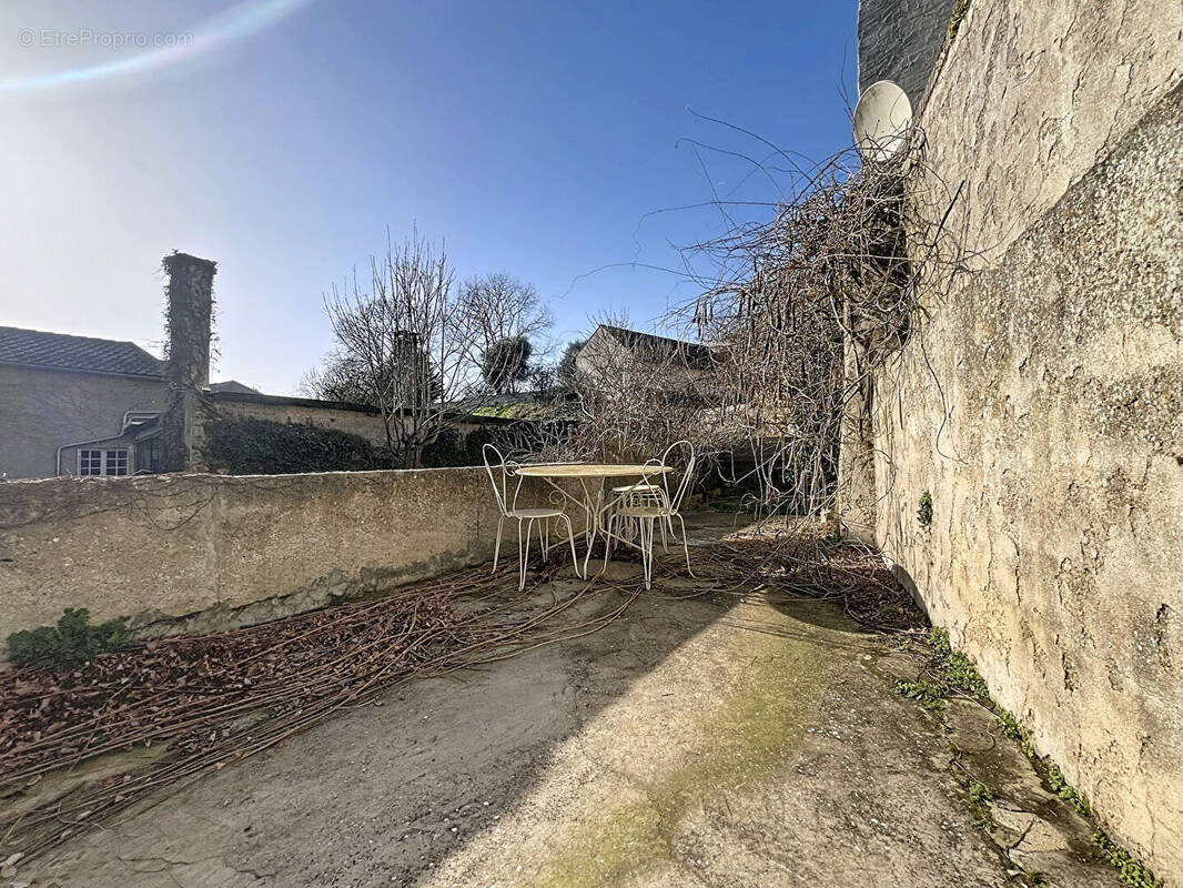 Maison à NEAUPHLE-LE-CHATEAU