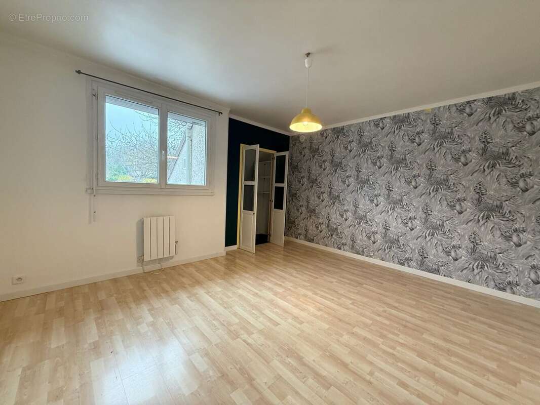 Appartement à SAINT-THIBAULT-DES-VIGNES