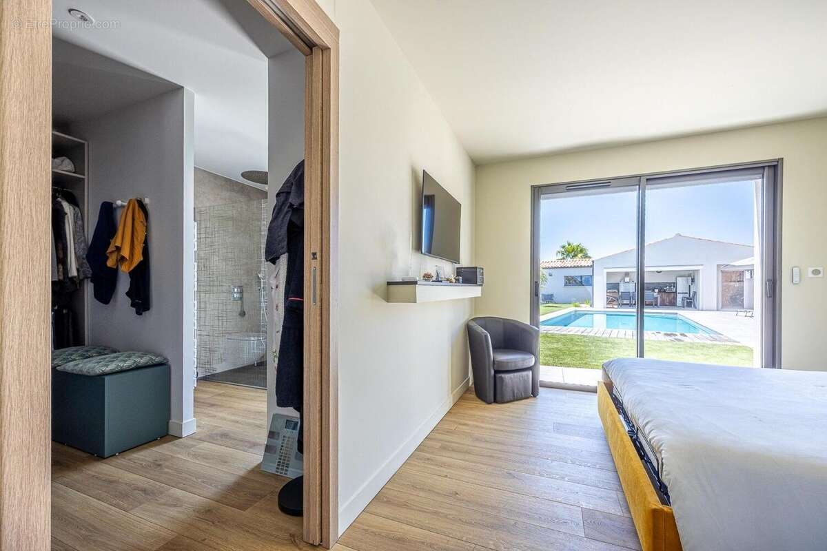 Maison 164 m² à Bessines  - photo 7