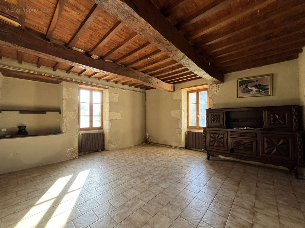 Maison à CASTERA-VERDUZAN