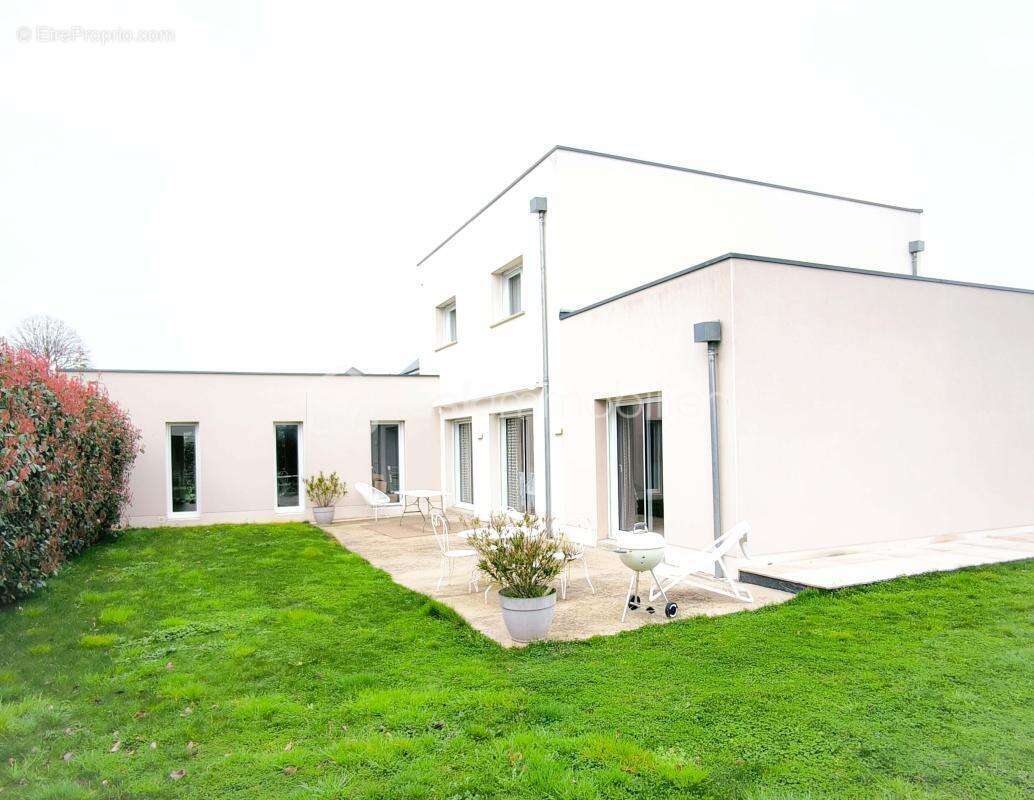 Maison à COSSE-LE-VIVIEN