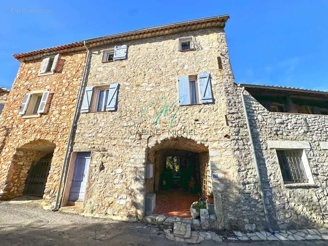 Maison à ROQUEFORT-LES-PINS