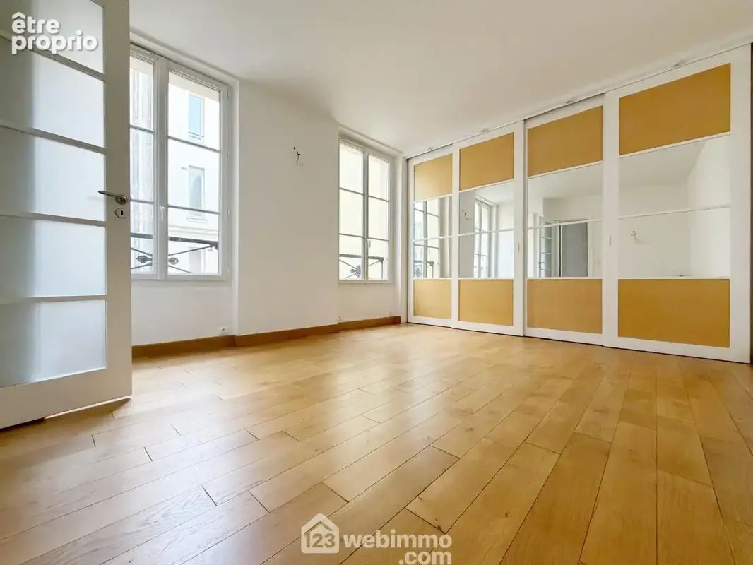 Chambre 1 - Suite parentale avec grands rangements et salle de bains attenante avec wc (17 m²)