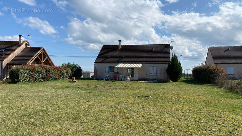 À vendre – Pavillon de plain-pied -2 chambres - jardin et garage  COUTARNOUX (89) - photo 10