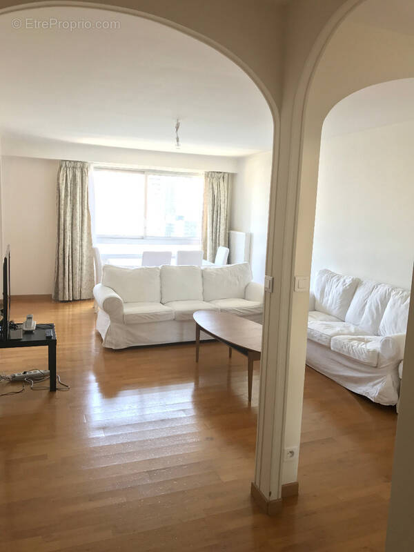 Appartement à COURBEVOIE
