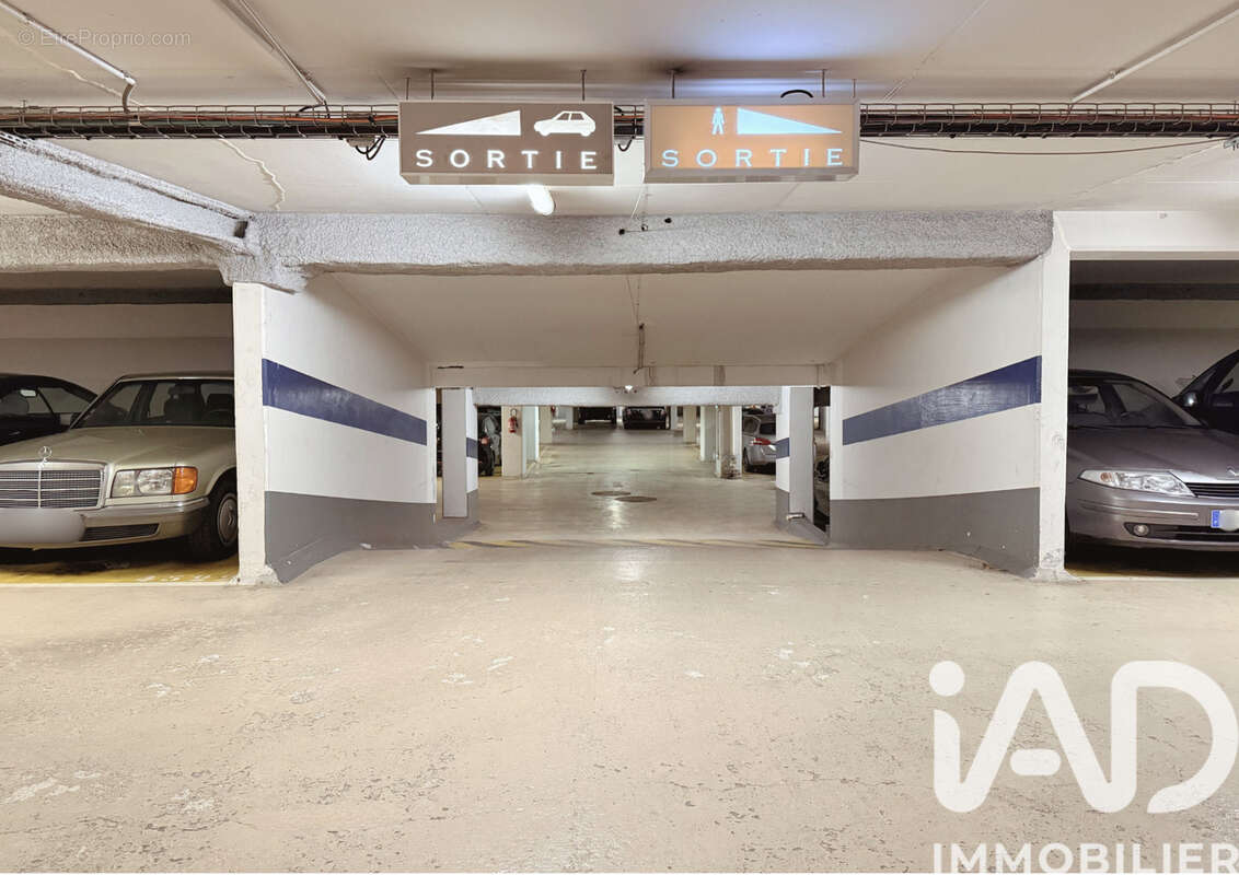 Photo 3 - Parking à PARIS-15E