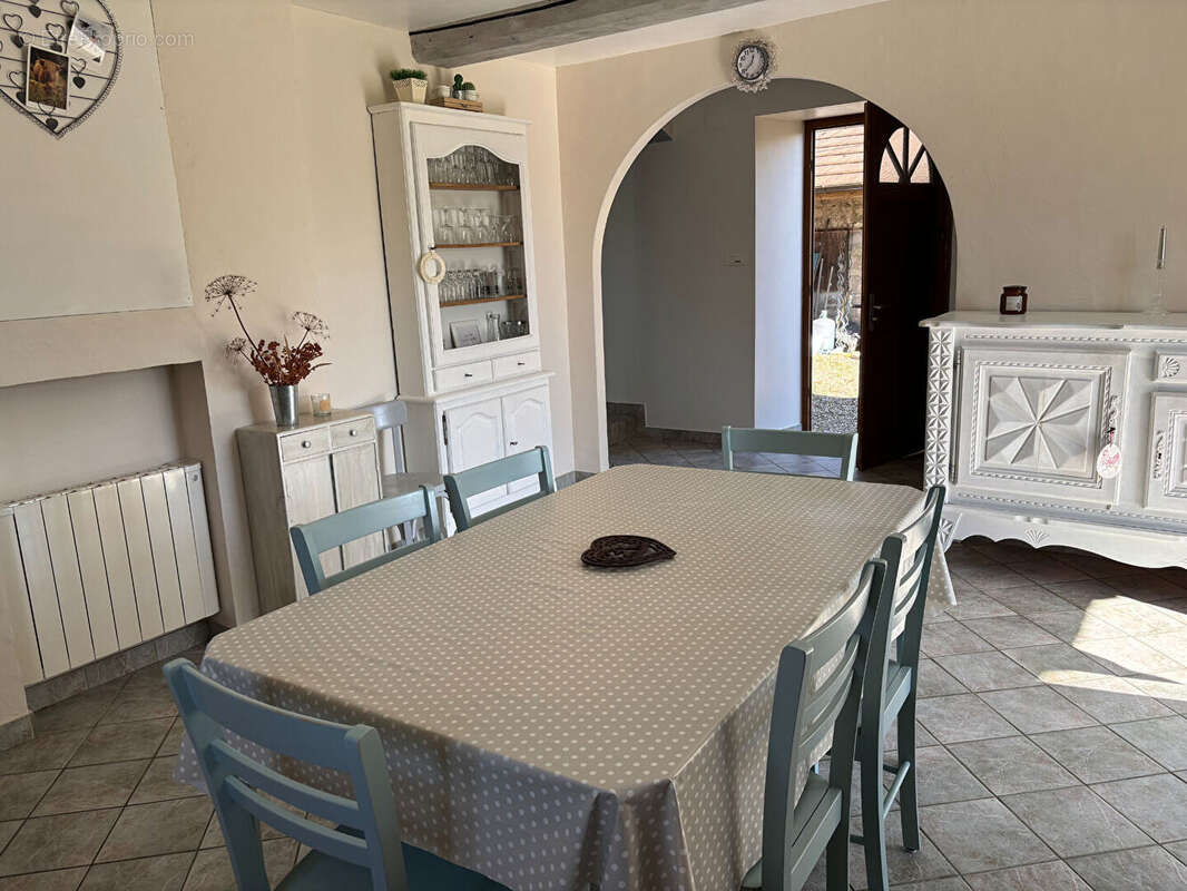 Maison à SAINT-GENIX-SUR-GUIERS