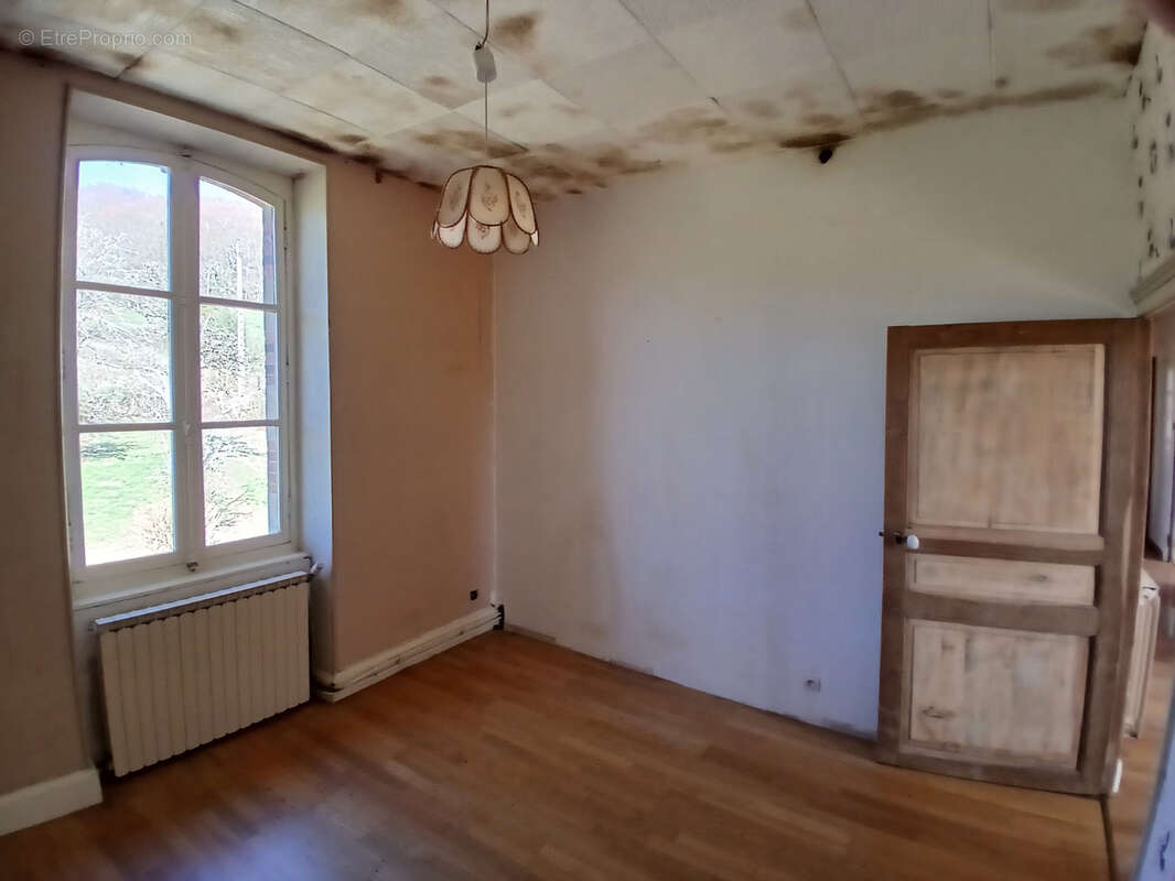 Maison à SAINT-LEGER-DE-FOUGERET