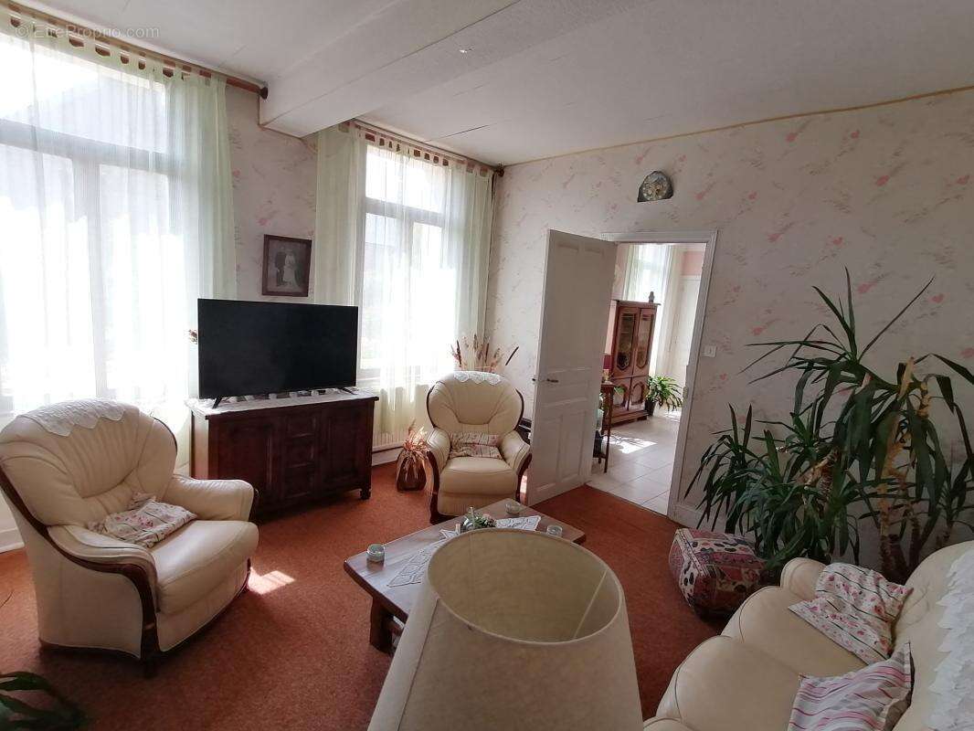 Maison à ORIGNY-SAINTE-BENOITE