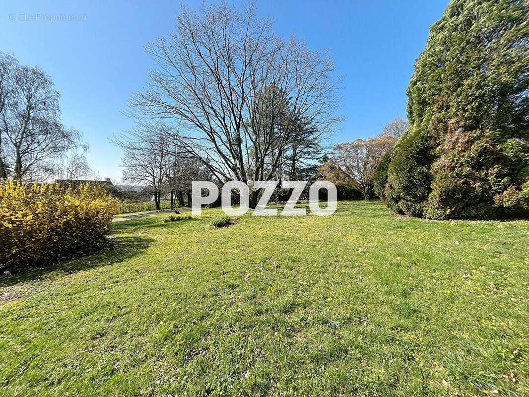 Maison à CONDE-SUR-VIRE