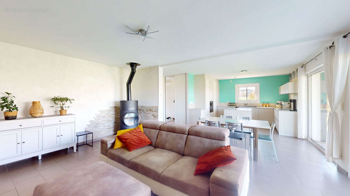 Maison à POUILLEY-LES-VIGNES