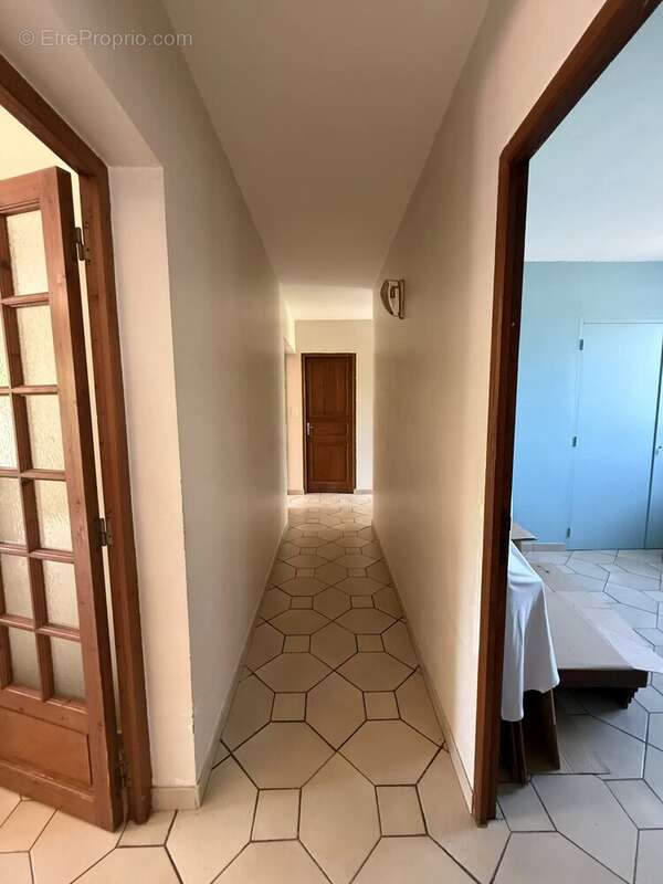 Maison à CAVES