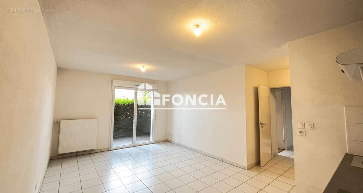 Bourg, appartement type 3 stationnements - photo 2