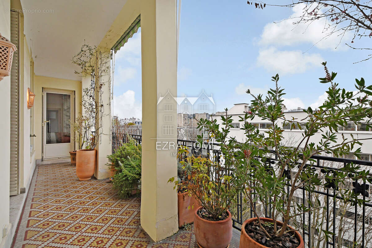 Appartement à PARIS-16E